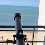 Tiny W/ Balcony And Seaview, Even Out Of Your Bed ! アパート