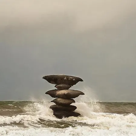 Lägenhet Tiny W/ Balcony And Seaview, Even Out Of Your Bed ! Oostende