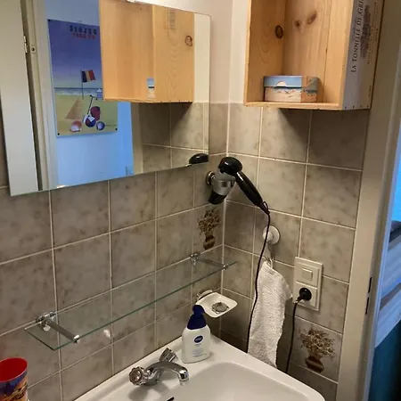 Tiny W/ Balcony And Seaview, Even Out Of Your Bed ! Lägenhet Oostende