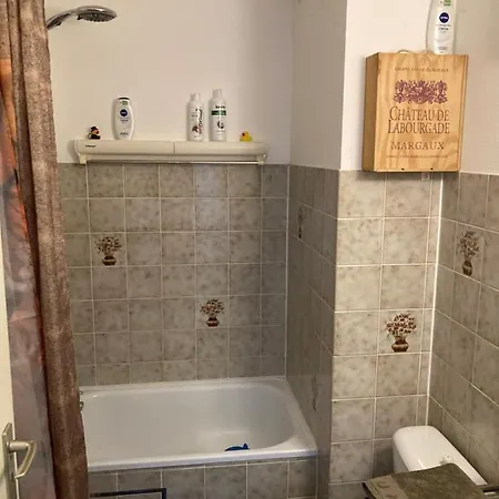 Lägenhet Tiny W/ Balcony And Seaview, Even Out Of Your Bed ! *