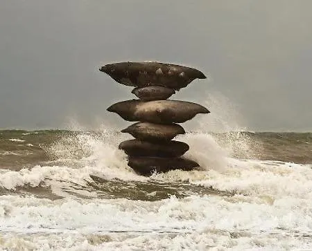 Tiny W/ Balcony And Seaview, Even Out Of Your Bed ! Lägenhet Oostende